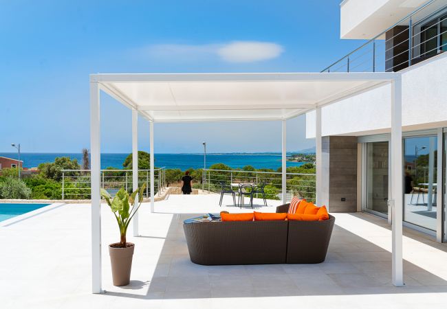 Villa in Siracusa - Luxury sea front villa with pool, Plemmirio, Syracuse Villa in Siracusa - Luxury sea front villa with pool, Plemmirio, Syracuse