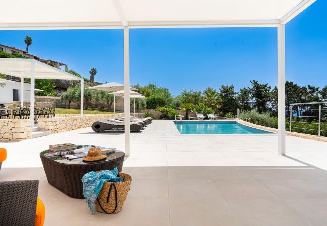 Villa in Siracusa - Luxury sea front villa with pool, Plemmirio, Syracuse Villa in Siracusa - Luxury sea front villa with pool, Plemmirio, Syracuse