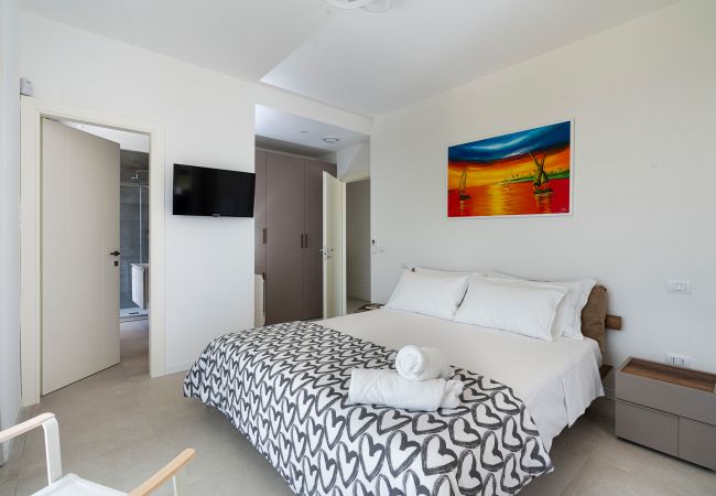 Villa in Siracusa - Luxury sea front villa with pool, Plemmirio, Syracuse Villa in Siracusa - Luxury sea front villa with pool, Plemmirio, Syracuse