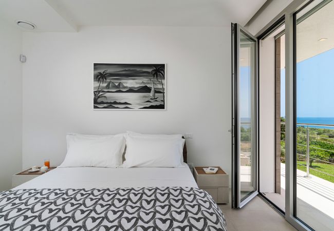 Villa in Siracusa - Luxury sea front villa with pool, Plemmirio, Syracuse Villa in Siracusa - Luxury sea front villa with pool, Plemmirio, Syracuse