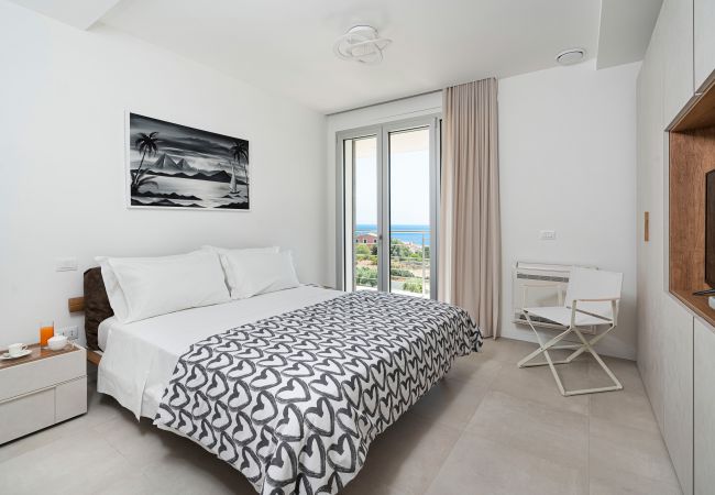 Villa in Siracusa - Luxury sea front villa with pool, Plemmirio, Syracuse Villa in Siracusa - Luxury sea front villa with pool, Plemmirio, Syracuse