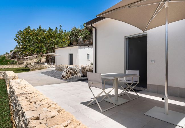 Villa in Siracusa - Luxury sea front villa with pool, Plemmirio, Syracuse Villa in Siracusa - Luxury sea front villa with pool, Plemmirio, Syracuse