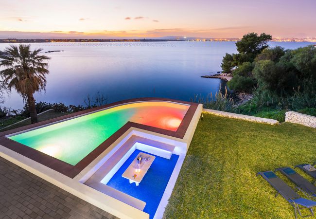 Villa in Siracusa - Luxury  villa with pool, Jacuzzi and direct access to the sea, Di Casa In SIcilia Villa in Siracusa - Luxury  villa with pool, Jacuzzi and direct access to the sea, Di Casa In SIcilia