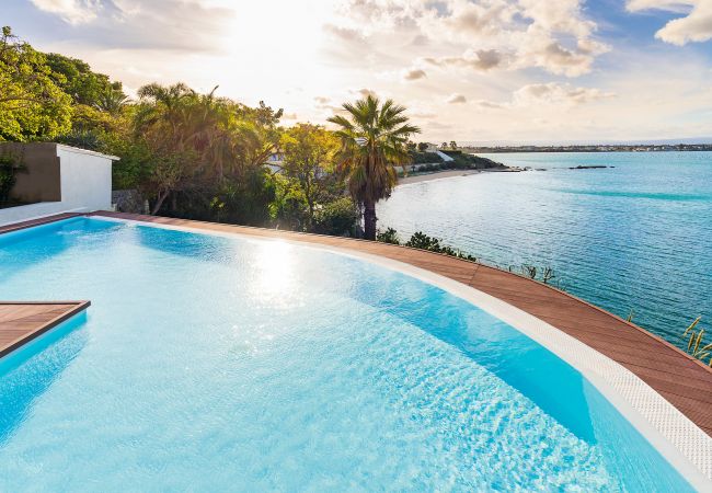 Villa in Siracusa - Luxury  villa with pool, Jacuzzi and direct access to the sea, Di Casa In SIcilia Villa in Siracusa - Luxury  villa with pool, Jacuzzi and direct access to the sea, Di Casa In SIcilia