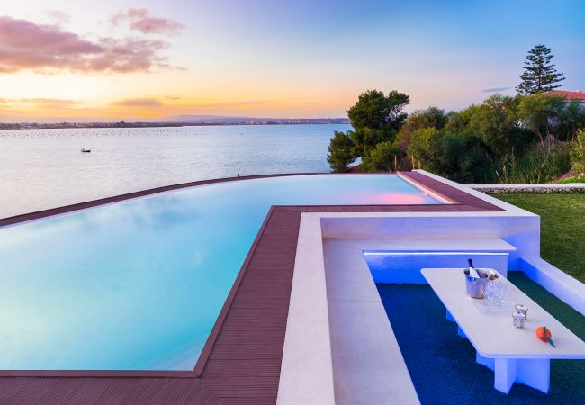 Villa in Siracusa - Luxury  villa with pool, Jacuzzi and direct access to the sea, Di Casa In SIcilia Villa in Siracusa - Luxury  villa with pool, Jacuzzi and direct access to the sea, Di Casa In SIcilia