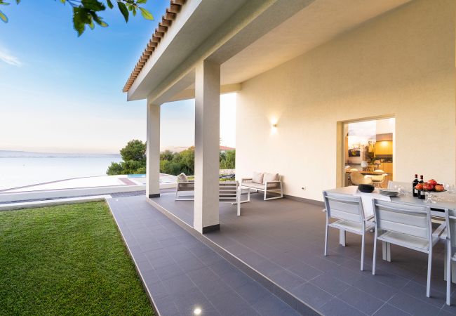 Villa in Siracusa - Luxury  villa with pool, Jacuzzi and direct access to the sea, Di Casa In SIcilia Villa in Siracusa - Luxury  villa with pool, Jacuzzi and direct access to the sea, Di Casa In SIcilia