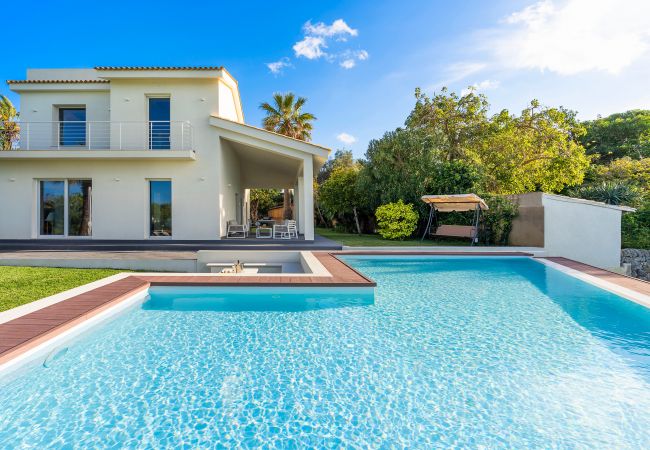 Villa in Siracusa - Luxury  villa with pool, Jacuzzi and direct access to the sea, Di Casa In SIcilia Villa in Siracusa - Luxury  villa with pool, Jacuzzi and direct access to the sea, Di Casa In SIcilia
