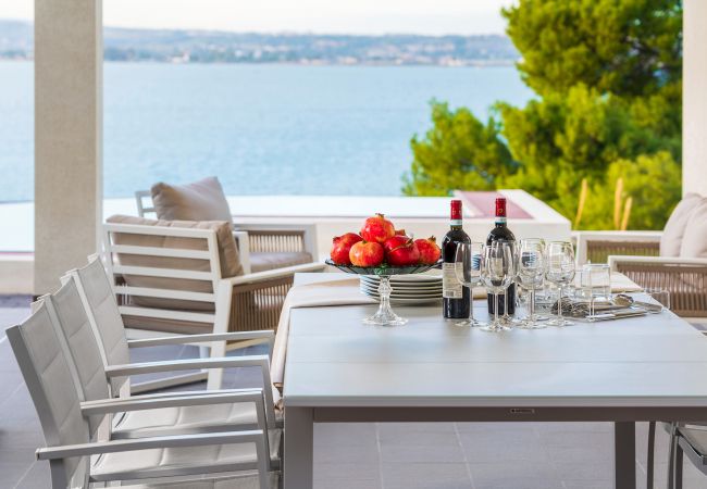Villa in Siracusa - Luxury  villa with pool, Jacuzzi and direct access to the sea, Di Casa In SIcilia Villa in Siracusa - Luxury  villa with pool, Jacuzzi and direct access to the sea, Di Casa In SIcilia