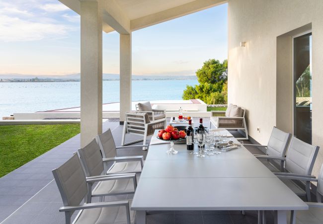 Villa in Siracusa - Luxury  villa with pool, Jacuzzi and direct access to the sea, Di Casa In SIcilia Villa in Siracusa - Luxury  villa with pool, Jacuzzi and direct access to the sea, Di Casa In SIcilia