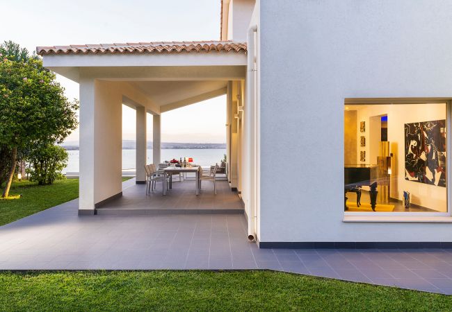Villa in Siracusa - Luxury  villa with pool, Jacuzzi and direct access to the sea, Di Casa In SIcilia Villa in Siracusa - Luxury  villa with pool, Jacuzzi and direct access to the sea, Di Casa In SIcilia