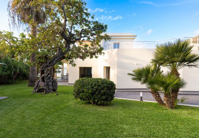 Villa in Siracusa - Luxury  villa with pool, Jacuzzi and direct access to the sea, Di Casa In SIcilia Villa in Siracusa - Luxury  villa with pool, Jacuzzi and direct access to the sea, Di Casa In SIcilia