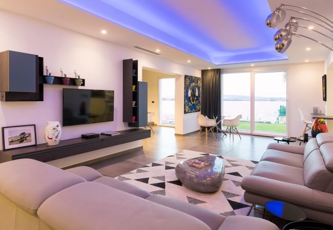 Villa in Siracusa - Luxury  villa with pool, Jacuzzi and direct access to the sea, Di Casa In SIcilia Villa in Siracusa - Luxury  villa with pool, Jacuzzi and direct access to the sea, Di Casa In SIcilia