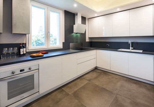 Villa in Siracusa - Luxury  villa with pool, Jacuzzi and direct access to the sea, Di Casa In SIcilia Villa in Siracusa - Luxury  villa with pool, Jacuzzi and direct access to the sea, Di Casa In SIcilia