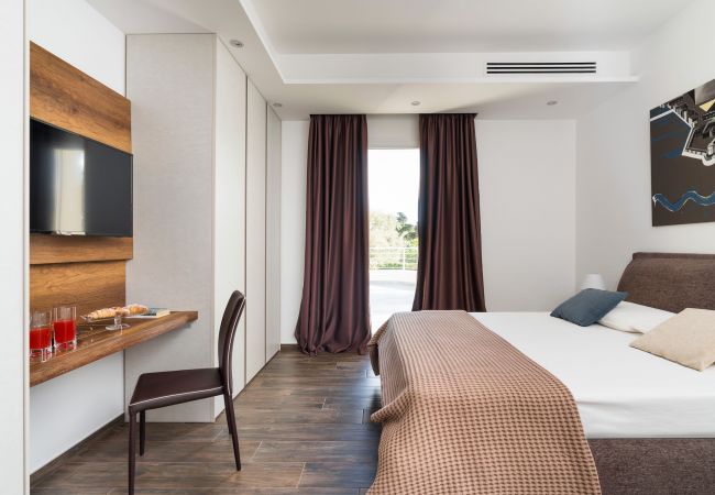 Villa in Siracusa - Luxury  villa with pool, Jacuzzi and direct access to the sea, Di Casa In SIcilia Villa in Siracusa - Luxury  villa with pool, Jacuzzi and direct access to the sea, Di Casa In SIcilia