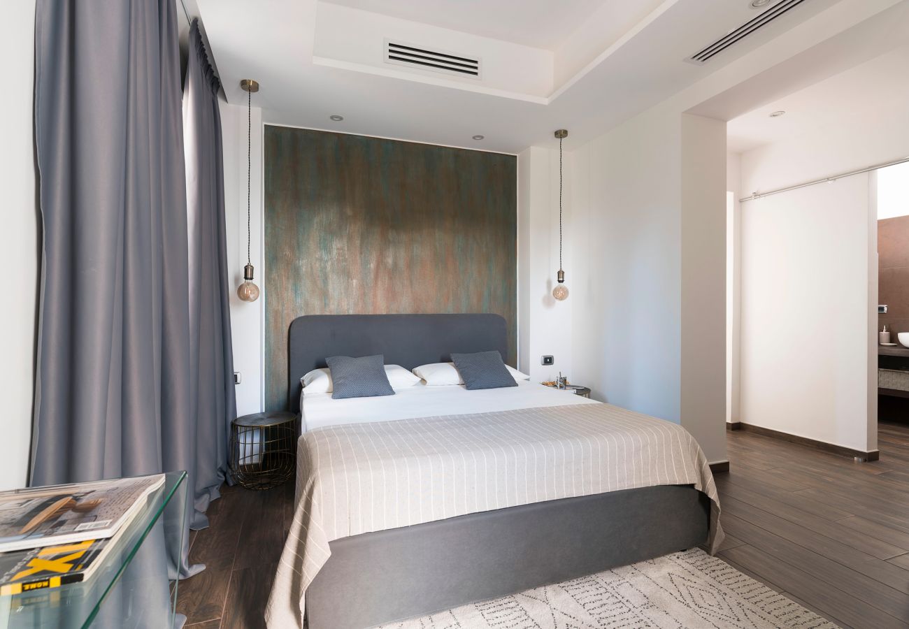 Villa in Syracuse - Luxury  villa with pool, Jacuzzi and direct access to the sea, Di Casa In Sicilia