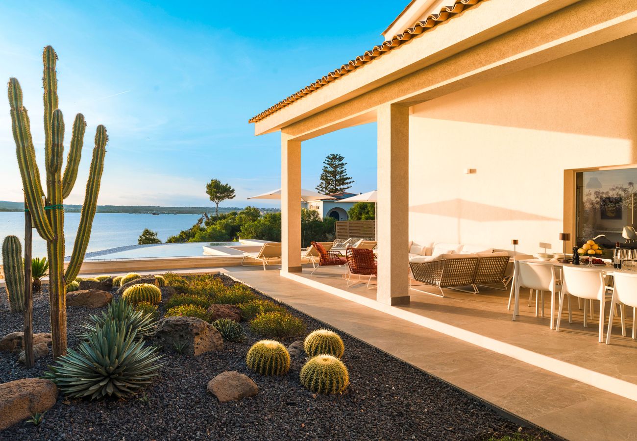 Villa in Syracuse - Luxury  villa with pool, Jacuzzi and direct access to the sea, Di Casa In Sicilia
