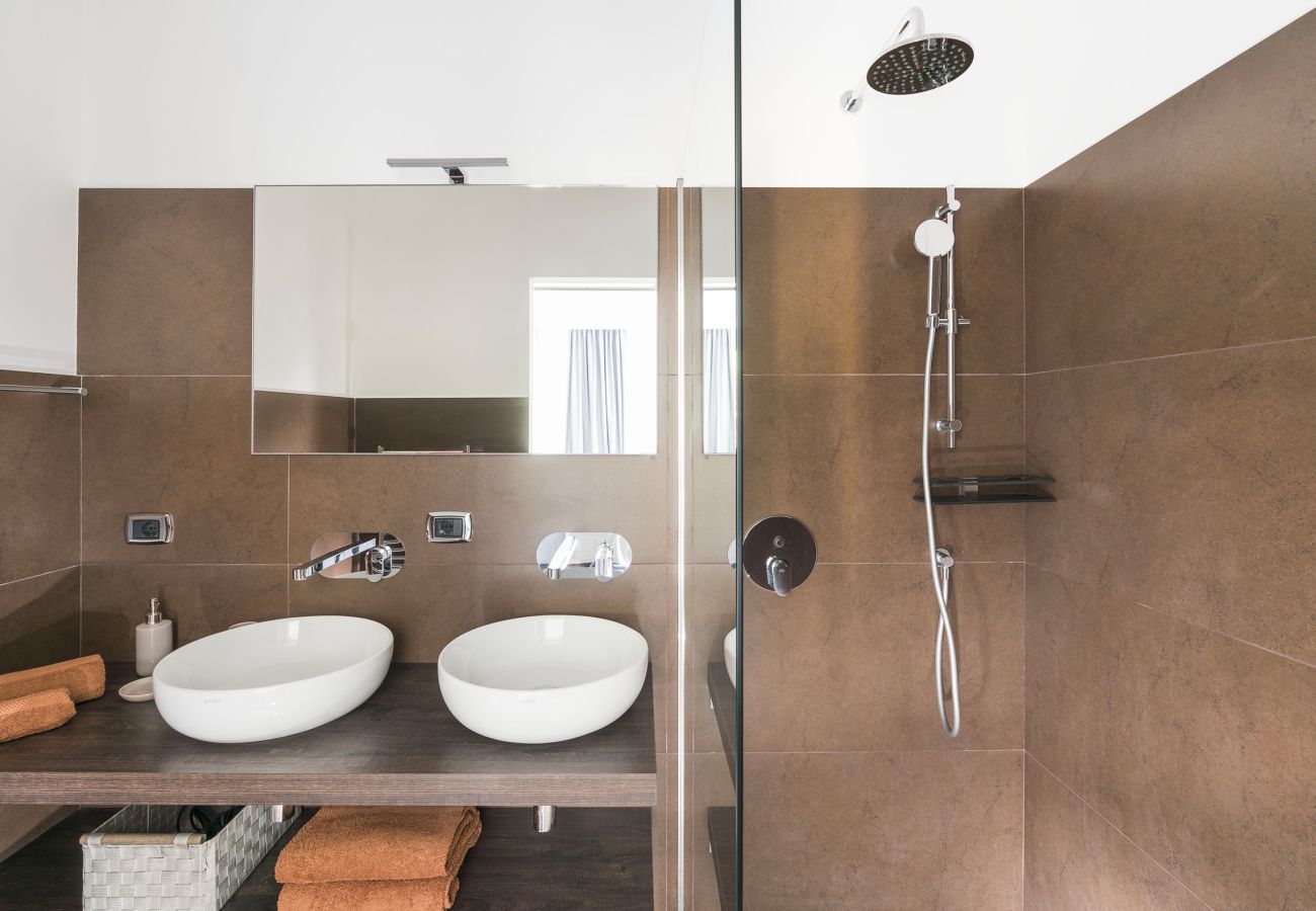 Villa in Syracuse - Luxury  villa with pool, Jacuzzi and direct access to the sea, Di Casa In Sicilia