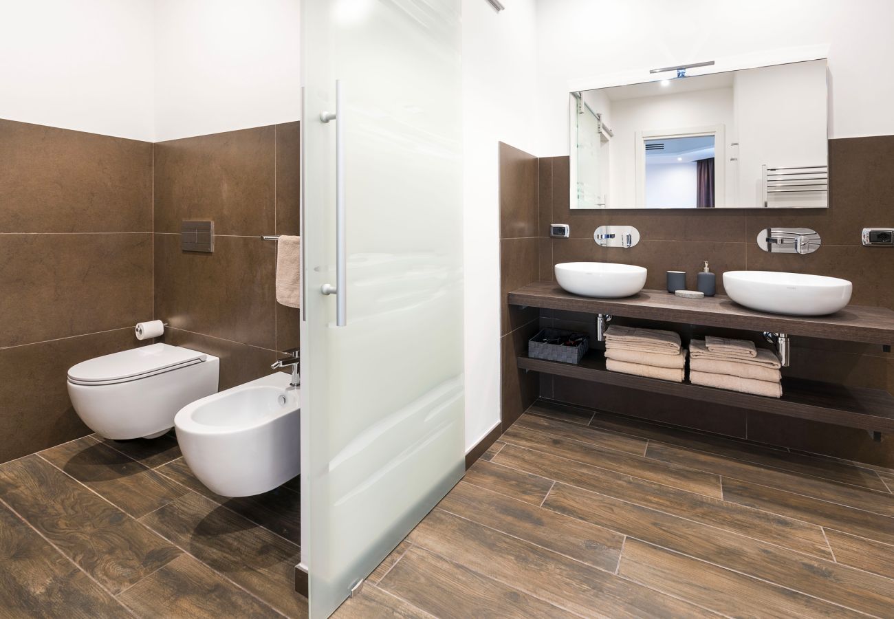 Villa in Syracuse - Luxury  villa with pool, Jacuzzi and direct access to the sea, Di Casa In Sicilia