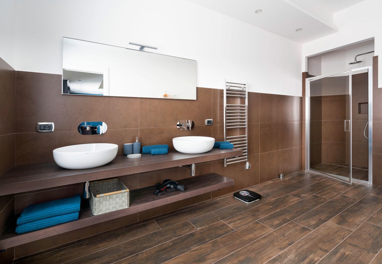 Villa in Syracuse - Luxury  villa with pool, Jacuzzi and direct access to the sea, Di Casa In Sicilia