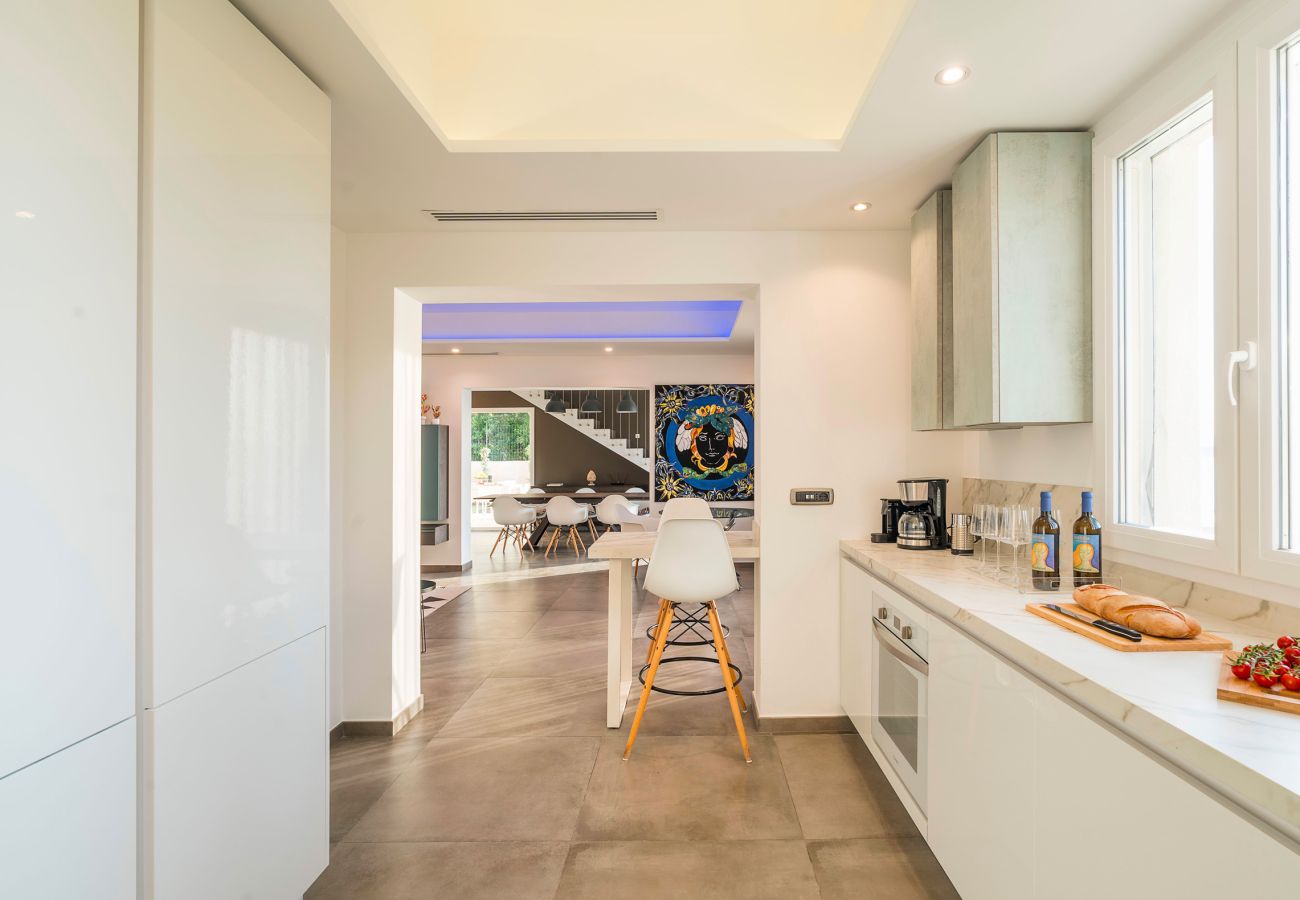 Villa in Syracuse - Luxury  villa with pool, Jacuzzi and direct access to the sea, Di Casa In Sicilia