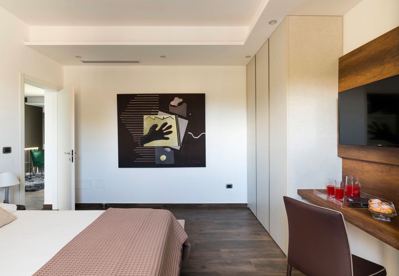 Villa in Syracuse - Luxury  villa with pool, Jacuzzi and direct access to the sea, Di Casa In Sicilia