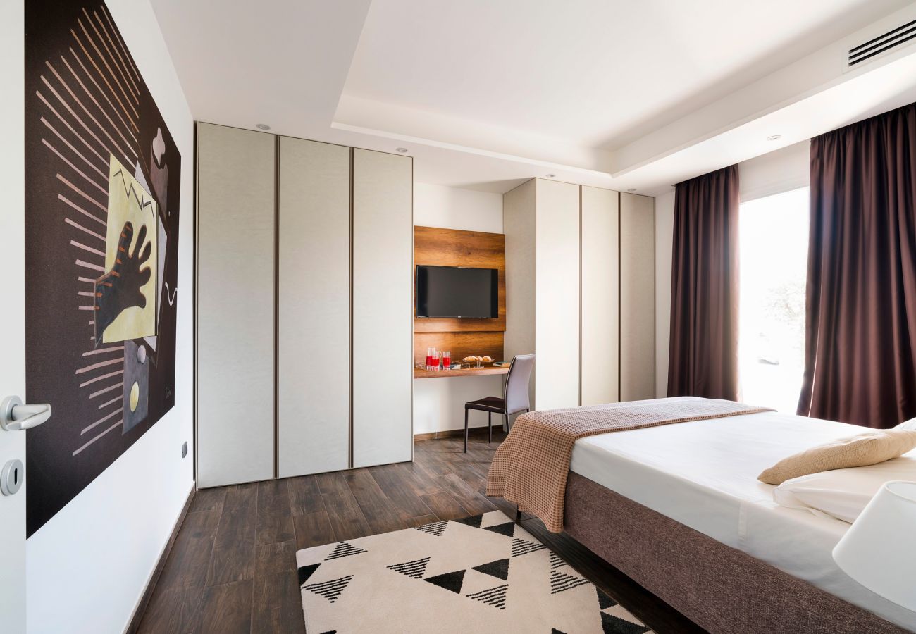 Villa in Syracuse - Luxury  villa with pool, Jacuzzi and direct access to the sea, Di Casa In Sicilia