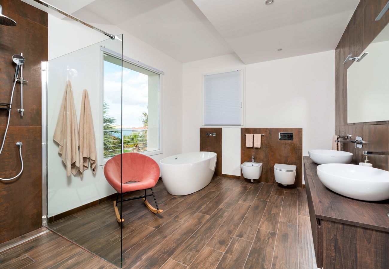 Villa in Syracuse - Luxury  villa with pool, Jacuzzi and direct access to the sea, Di Casa In Sicilia