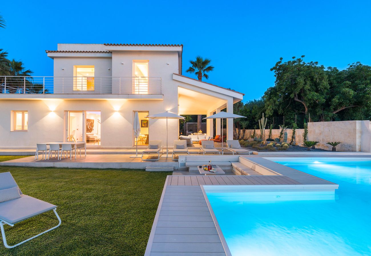 Villa in Syracuse - Luxury  villa with pool, Jacuzzi and direct access to the sea, Di Casa In Sicilia