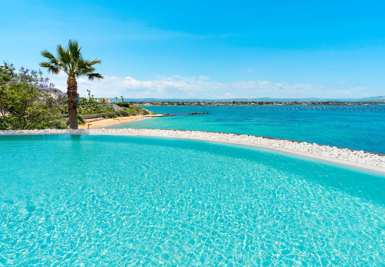 Villa in Syracuse - Luxury  villa with pool, Jacuzzi and direct access to the sea, Di Casa In Sicilia