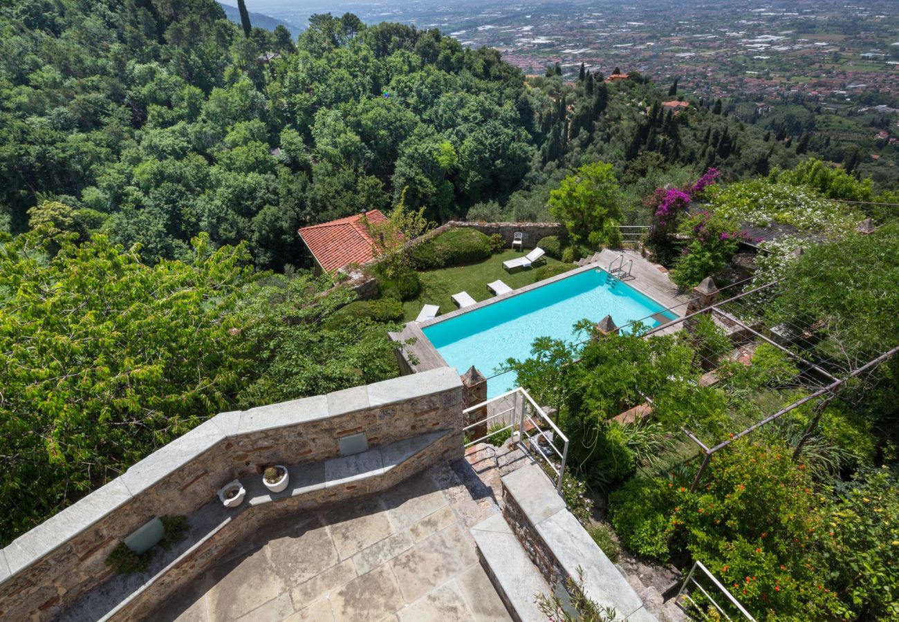 Villa in Camaiore - Villa with heated pool and amazing view, Camaiore