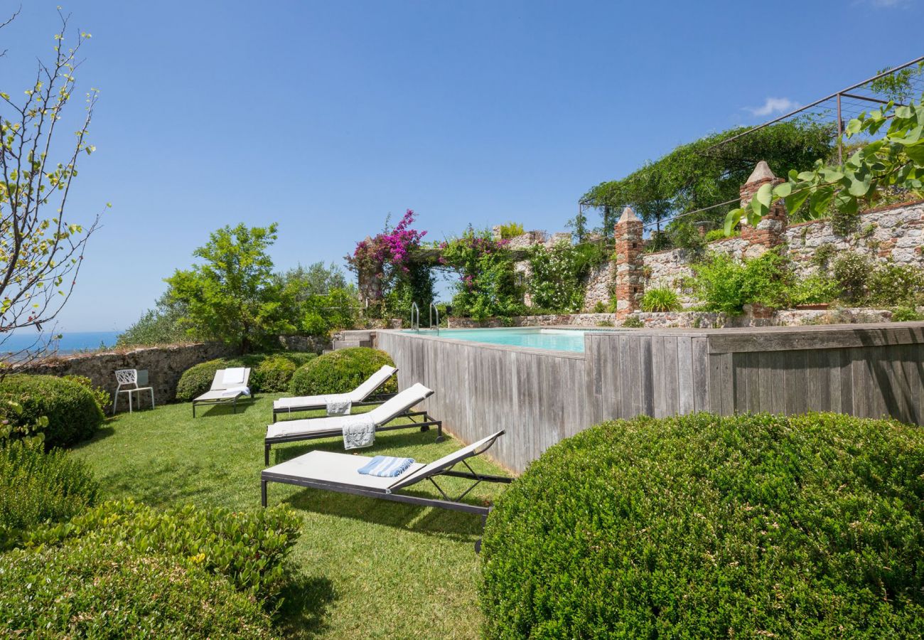 Villa in Camaiore - Villa with heated pool and amazing view, Camaiore