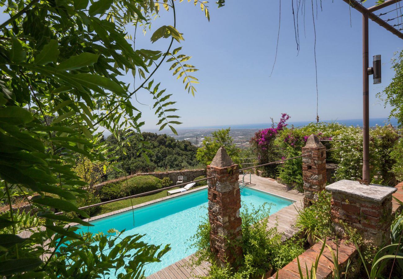 Villa in Camaiore - Villa with heated pool and amazing view, Camaiore
