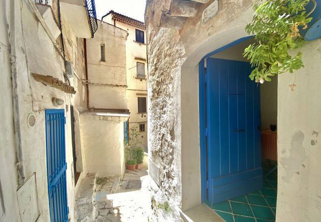  in Sperlonga - Earth / Sky in the alleys of Sperlonga