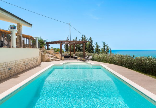 Villa in Montallegro - Pool villa close to a beautiful sandy beach, Bovo Marina, Sicily Villa in Montallegro - Pool villa close to a beautiful sandy beach, Bovo Marina, Sicily