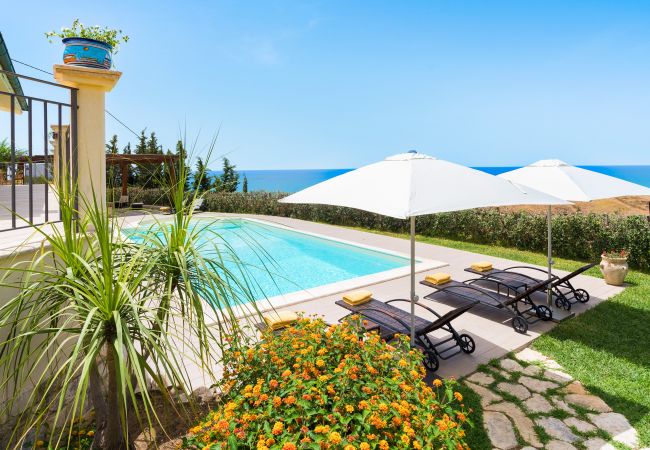 Villa in Montallegro - Pool villa close to a beautiful sandy beach, Bovo Marina, Sicily Villa in Montallegro - Pool villa close to a beautiful sandy beach, Bovo Marina, Sicily