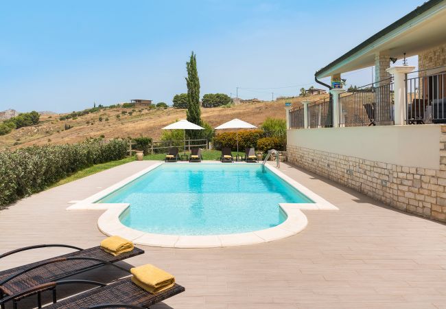 Villa in Montallegro - Pool villa close to a beautiful sandy beach, Bovo Marina, Sicily Villa in Montallegro - Pool villa close to a beautiful sandy beach, Bovo Marina, Sicily