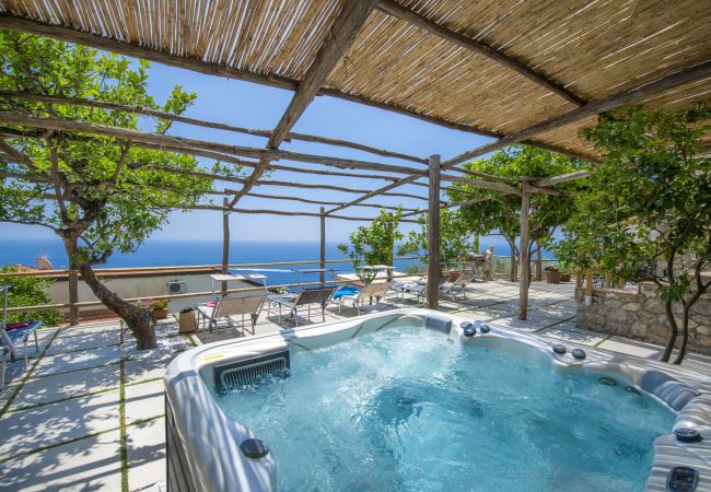 House in Praiano - Casa Il Riccio - House with garden and breathtaking view House in Praiano - Casa Il Riccio - House with garden and breathtaking view