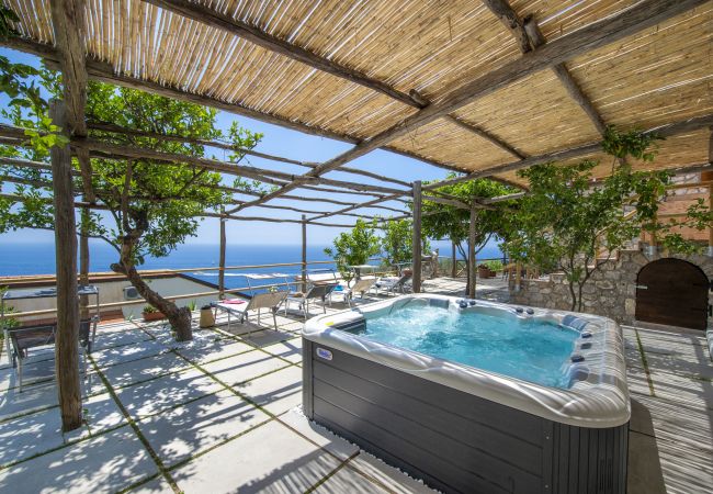 House in Praiano - Casa Il Riccio - House with garden and breathtaking view House in Praiano - Casa Il Riccio - House with garden and breathtaking view