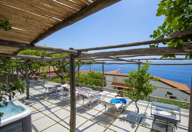 House in Praiano - Casa Il Riccio - House with garden and breathtaking view House in Praiano - Casa Il Riccio - House with garden and breathtaking view