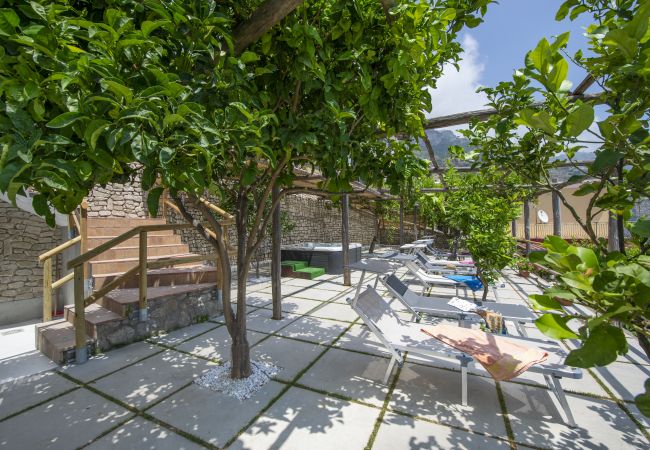 House in Praiano - Casa Il Riccio - House with garden and breathtaking view House in Praiano - Casa Il Riccio - House with garden and breathtaking view