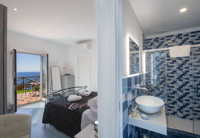 House in Praiano - Villa Euriclea - Mediterranean elegance in the heart of Praiano House in Praiano - Villa Euriclea - Mediterranean elegance in the heart of Praiano