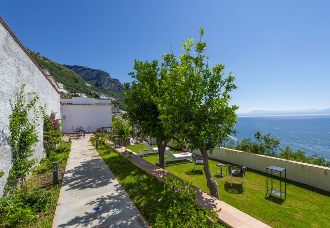 House in Praiano - Villa Euriclea - Mediterranean elegance in the heart of Praiano House in Praiano - Villa Euriclea - Mediterranean elegance in the heart of Praiano