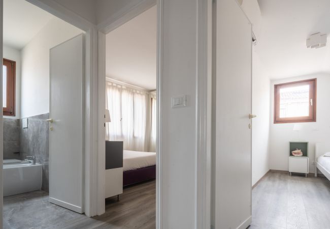 Apartment in Santa Croce - Bright Apartment on Venetian Roofs R&R Apartment in Santa Croce - Bright Apartment on Venetian Roofs R&R