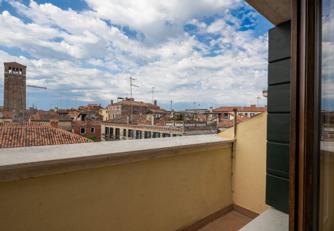 Apartment in Santa Croce - Bright Apartment on Venetian Roofs R&R Apartment in Santa Croce - Bright Apartment on Venetian Roofs R&R