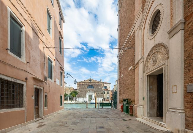 Apartment in Santa Croce - Bright Apartment on Venetian Roofs R&R Apartment in Santa Croce - Bright Apartment on Venetian Roofs R&R