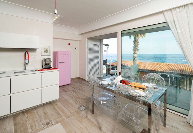 Apartment in Letojanni - Seafront apartment with terrace in Letojanni, Sicily
