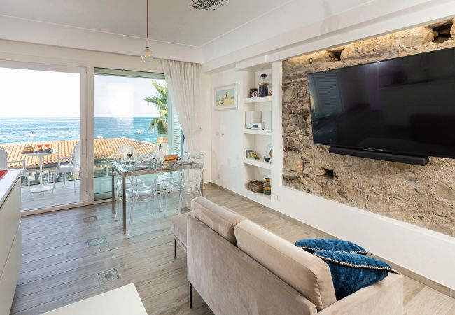Apartment in Letojanni - Seafront apartment with terrace in Letojanni, Sicily