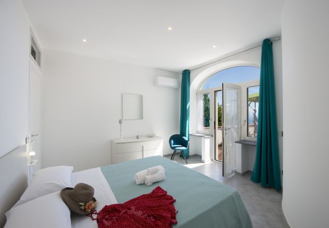 Villa in Praiano - Villa Ecuba - Villa for groups in a strategic position Villa in Praiano - Villa Ecuba - Villa for groups in a strategic position