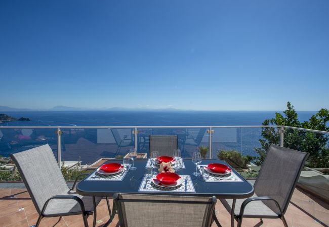 Villa in Praiano - Villa Ecuba - Villa for groups in a strategic position Villa in Praiano - Villa Ecuba - Villa for groups in a strategic position