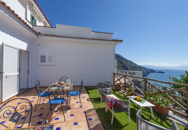 Villa in Praiano - Villa Ecuba - Villa for groups in a strategic position Villa in Praiano - Villa Ecuba - Villa for groups in a strategic position